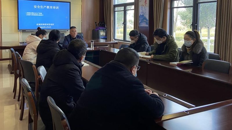 学历提升费用主要由以下几部分构成：